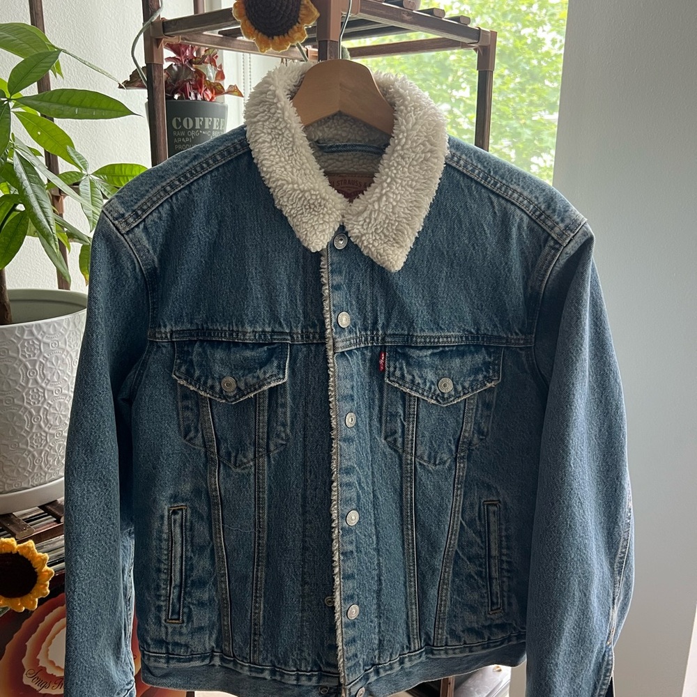 Levi's Classic Blue Jacket with Sherpa Lining